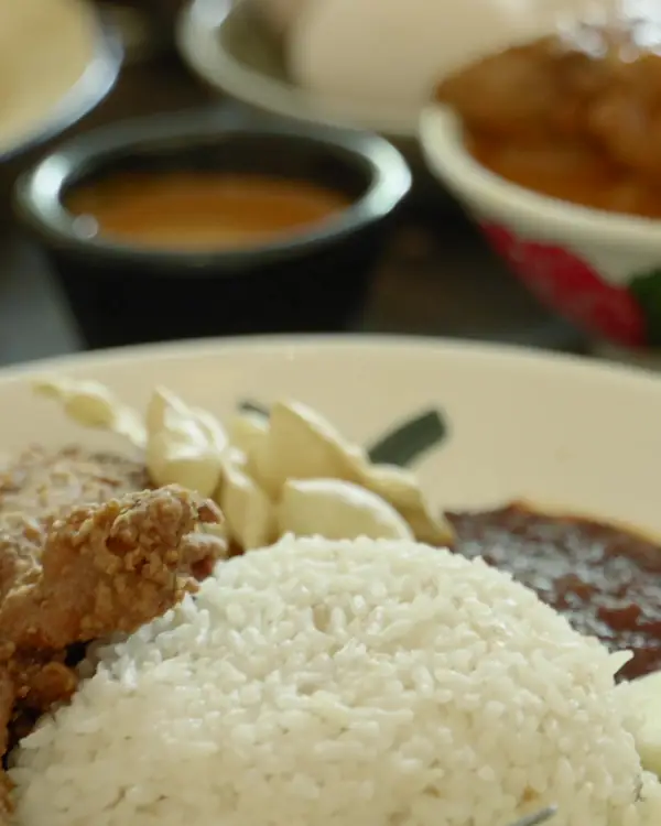 Nasi lemak dan lauk khas Penang